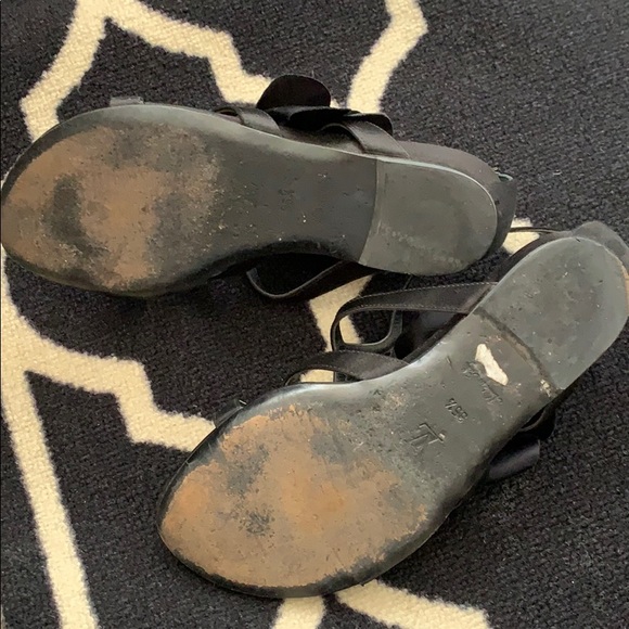 Louis Vuitton Shoe - Picture 2 of 2